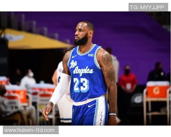 詹姆斯带伤带队连胜,湖人力压篮网夺榜首,霸气双核引爆西部赛场 詹姆斯带伤带队连胜,湖人力压篮网夺榜首,霸气双核引爆西部赛场